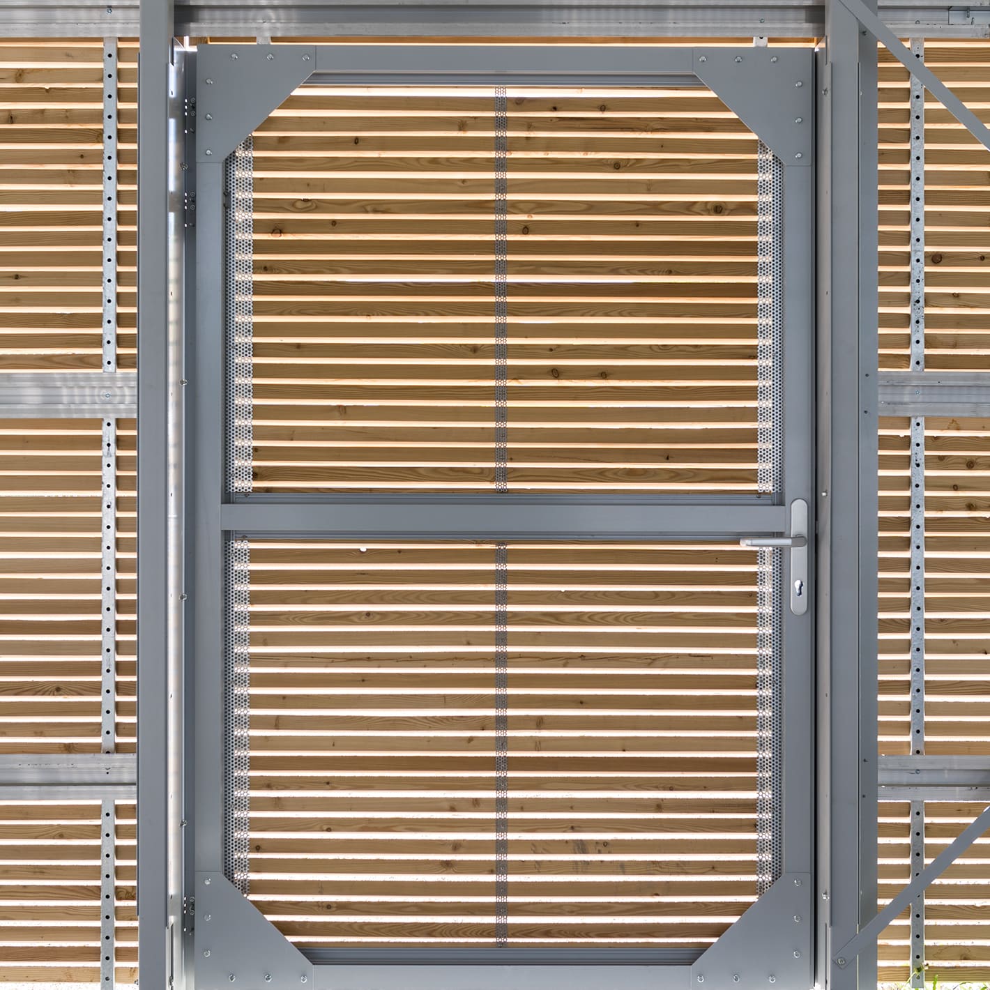 kaueferle_web_einhausungen_drehtür-min